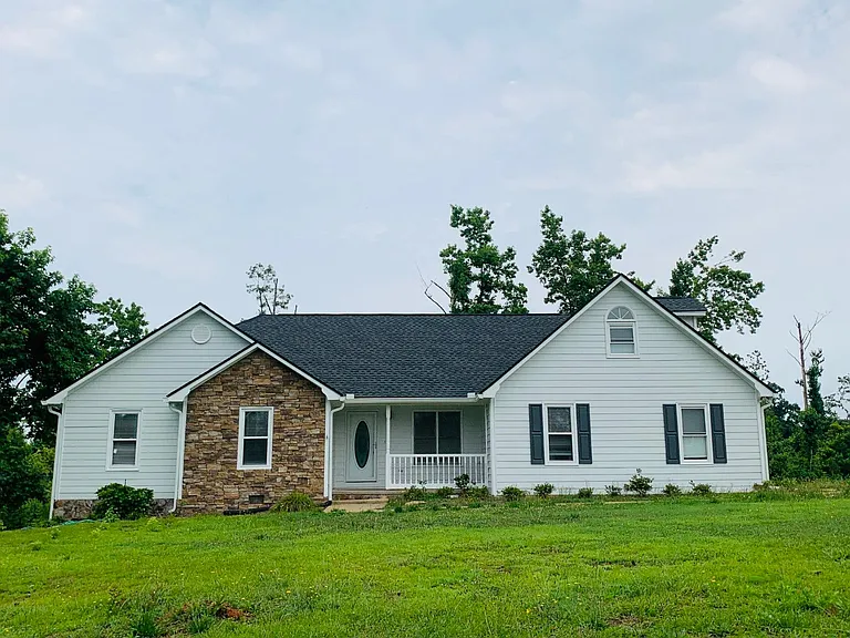 61 Garden Hills Dr — Photo 2