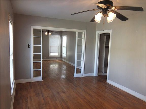 3rd image of 309 Oleander Ave