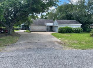 107 Estate Dr, Friendswood, TX 77546