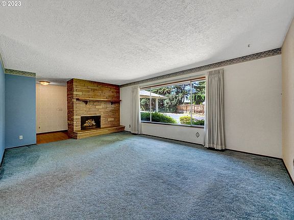 4th image of 12050 SW 121st Ave