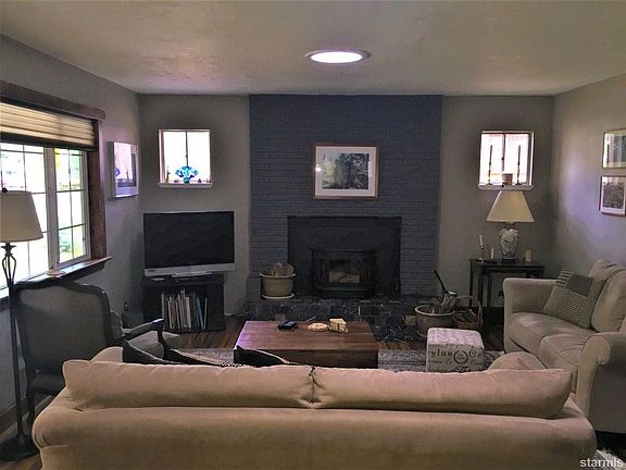 3rd image of 824 Julie Ln