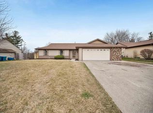 3302 Cedarvalley Dr, New Haven, IN