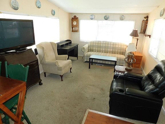 3rd image of 11041 Bluebird Dr