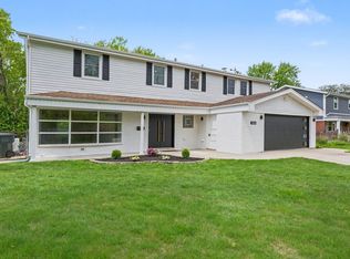 1504 Pfingsten Rd, Glenview, IL 60025