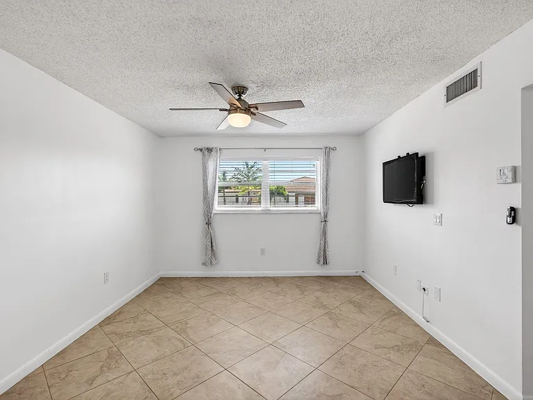 600 SW 2nd Ave #240 — Photo 32