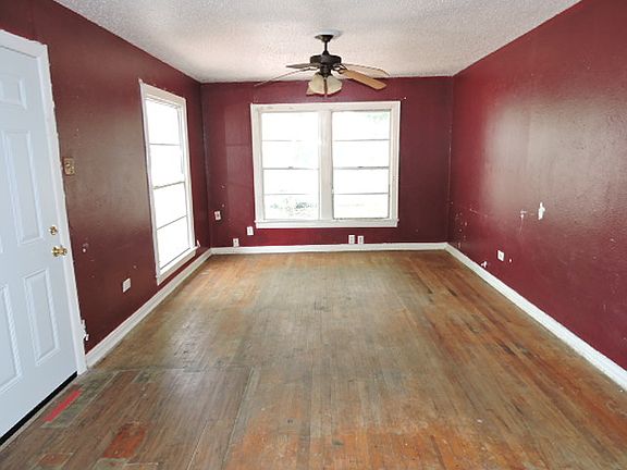2nd image of 1704 Lindy Ln