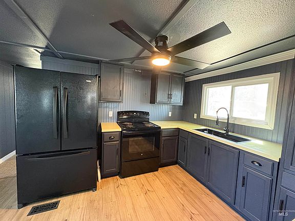 5th image of 401 S Main St Trailer 38