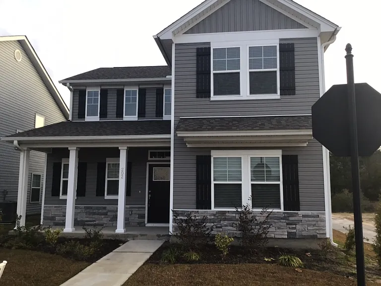 202 Dogwood Cir — Photo 1