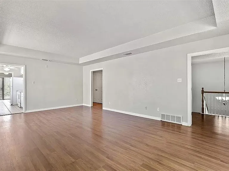 1823 Hillcrest St — Photo 6