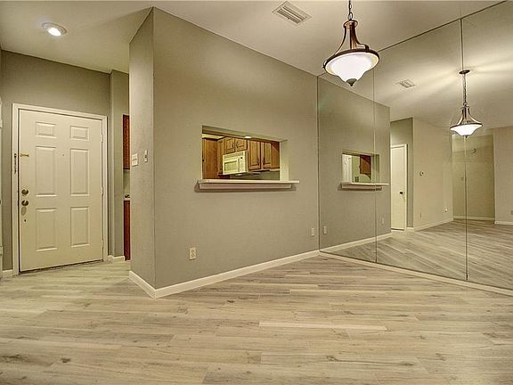 4th image of 1212 Riverchase Ln Unit 143