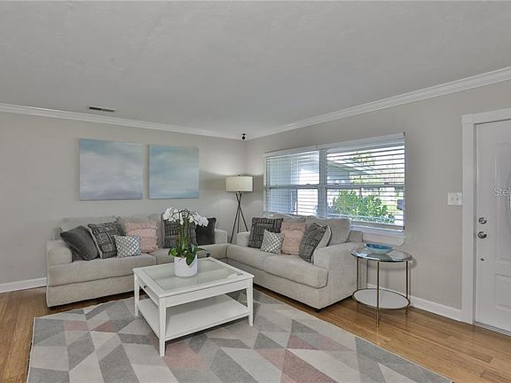 4th image of 1112 39th Ave NE