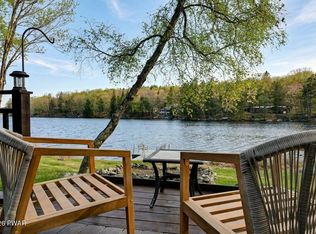 806 Widgeon Ct, Lords Valley, PA 18428