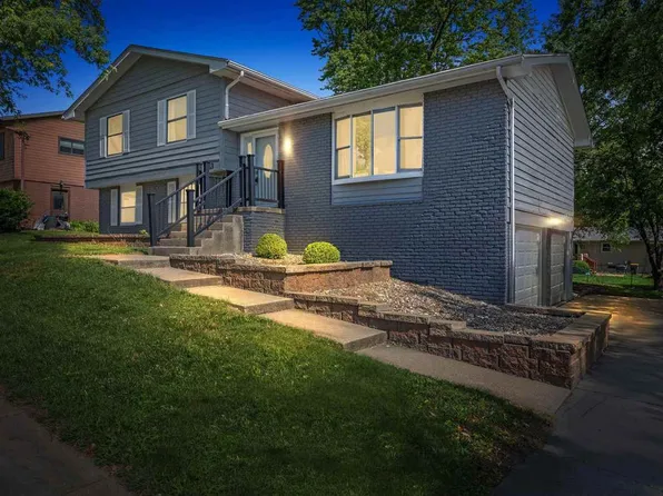 131 Penfro Dr, Iowa City, IA 52246
