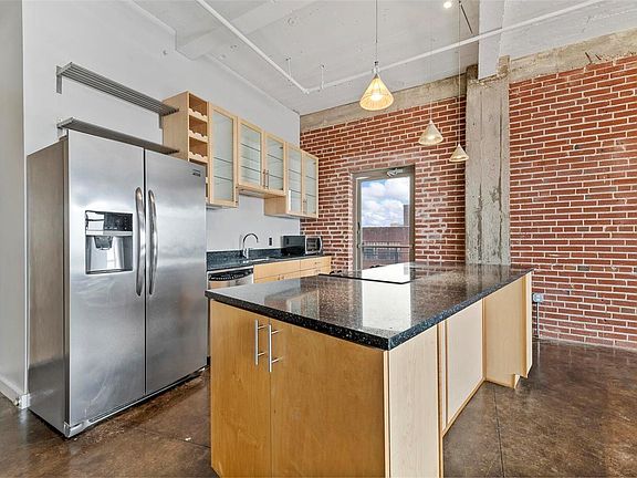 5th image of 1627 Locust St APT 701