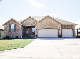 856 E Weldon Dr, Nixa, MO 65714