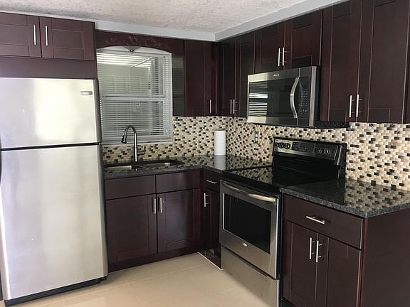 3rd image of 3737 Beechwood Dr