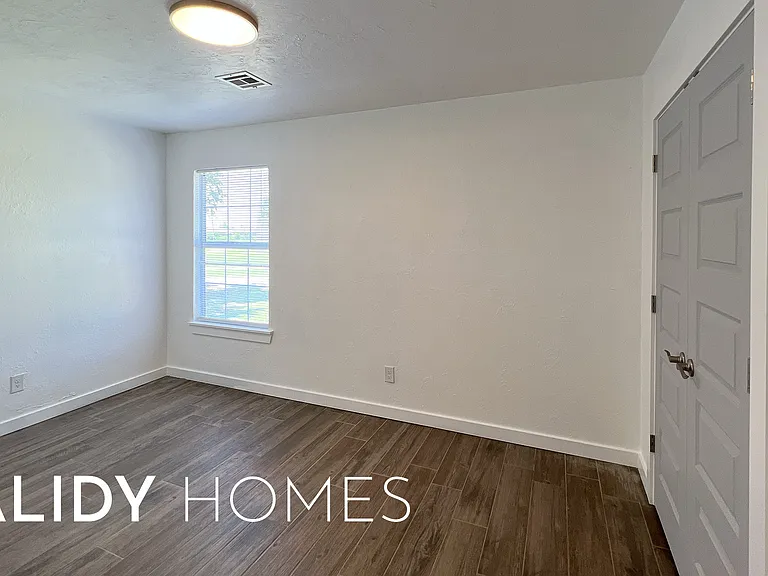 601 W Caddo St — Photo 14