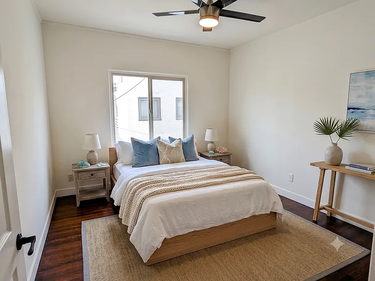 1136 E 3rd St #6 — Photo 5