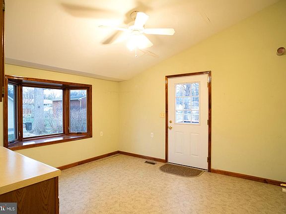 3rd image of 230 N Beaumont Ave