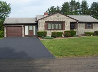 30 Sunset Rd, Holyoke, MA 01040