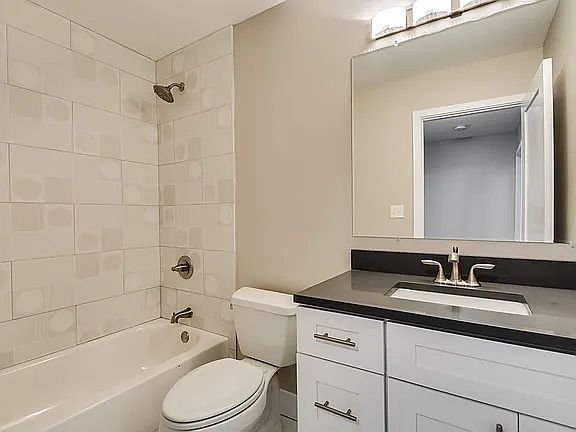 Guests full bathroom