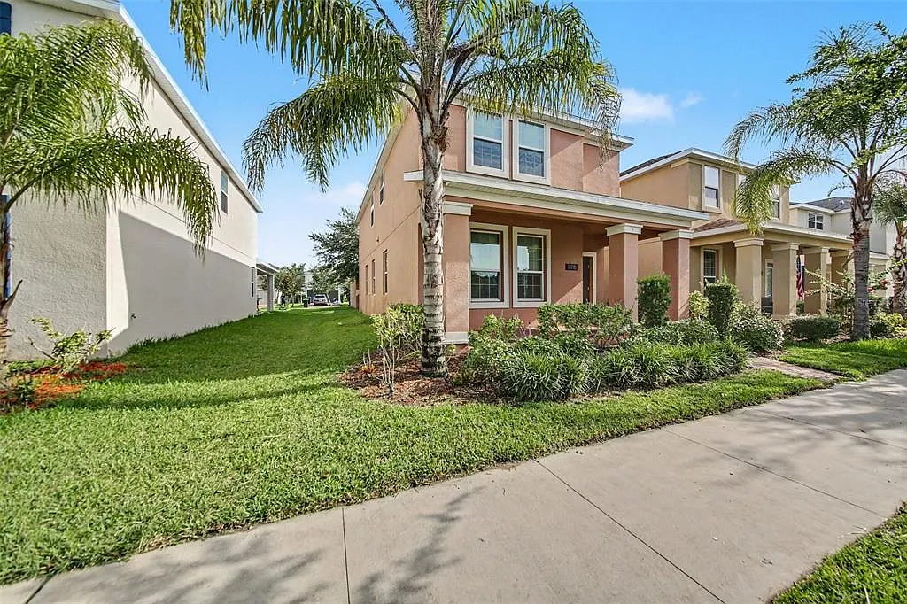 3 bed, 2.5 bath, 1996 sqft, $2,695 — Photo 2