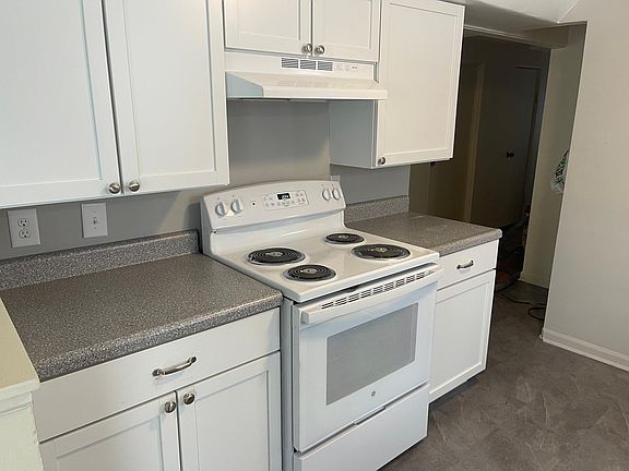 3rd image of 2805 W Ewing Ave