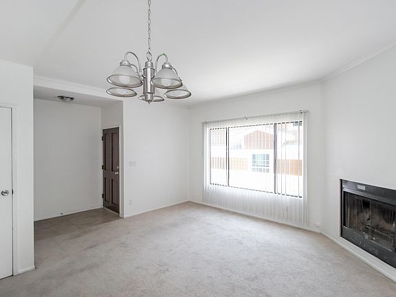 5th image of 592 N Mar Vista Ave APT 5