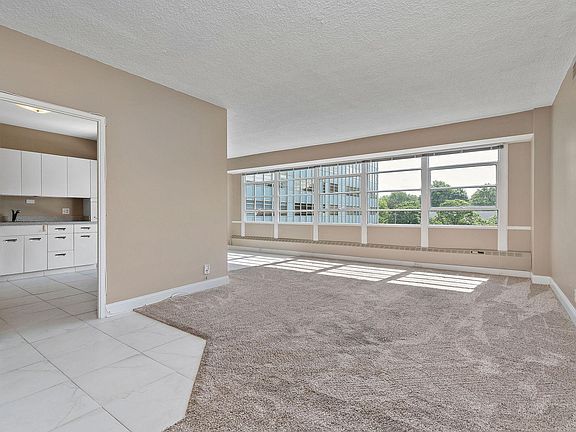 5th image of 333 W Meyer Blvd APT 405