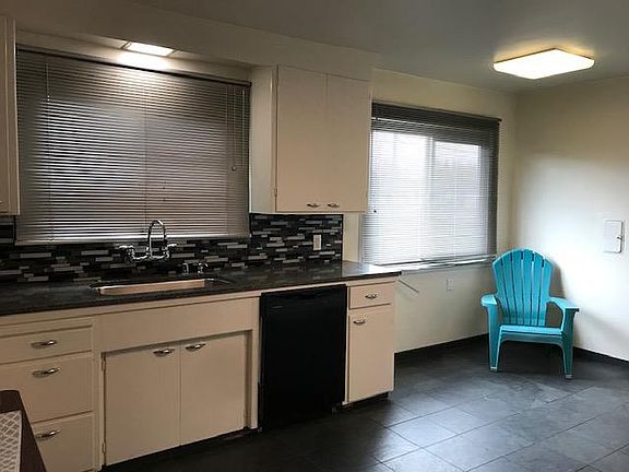3rd image of 1470 Meridian Ave