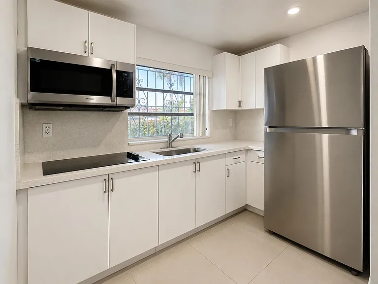 2152 SW 72nd Ave #A — Photo 1