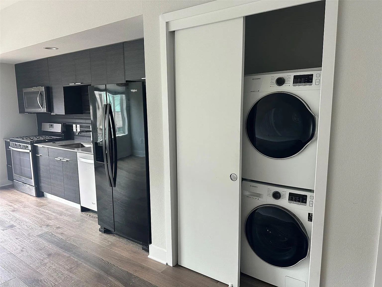 Studio, 1.0 bath, 512 sqft, $1,599 — Photo 2
