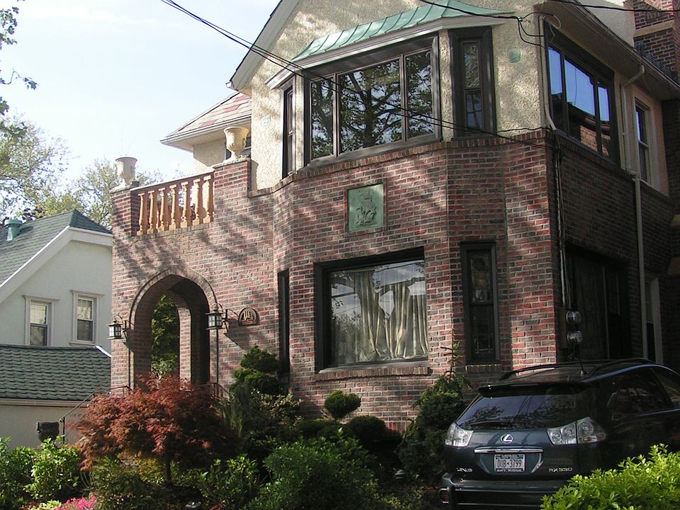 2nd image of 111 86th St