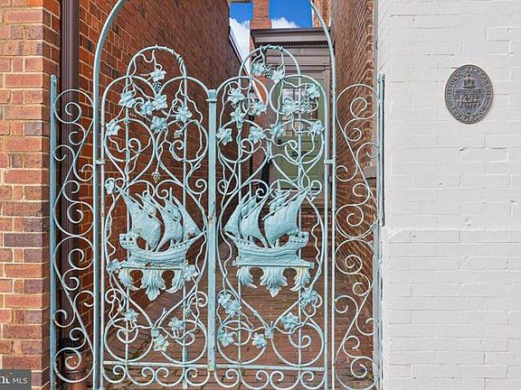 3rd image of 323 S Washington St #301