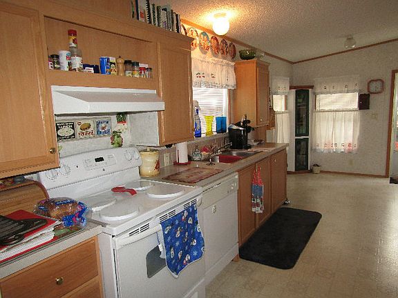 2nd image of 213 SE Charmont Ln