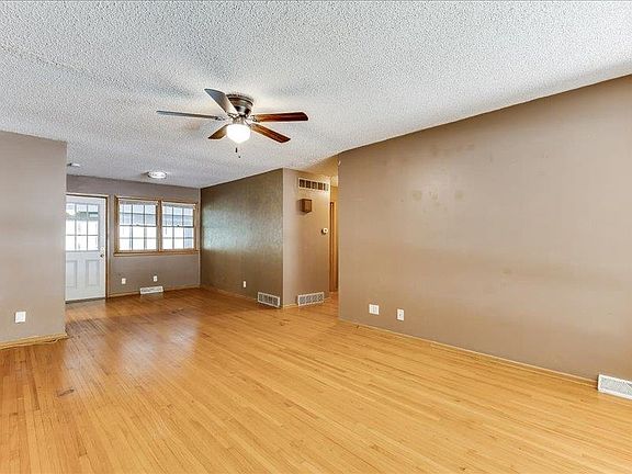 5th image of 1334 N Lakeview Dr