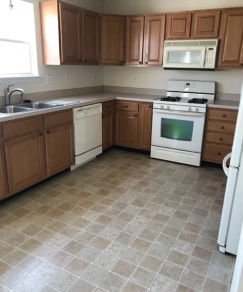 102 Martin Ct — Photo 13