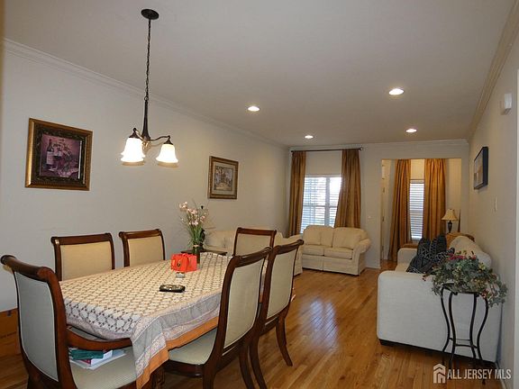 4th image of 40 Clifford Cir