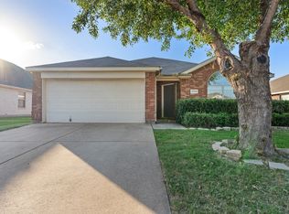 2754 Sun Rise Ln, Grand Prairie, TX 75052