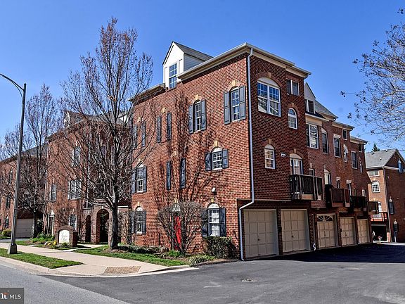 3rd image of 2300 N Greenbrier Ct