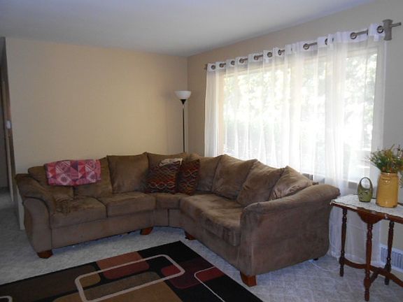 3rd image of 1320 Burlington Blvd