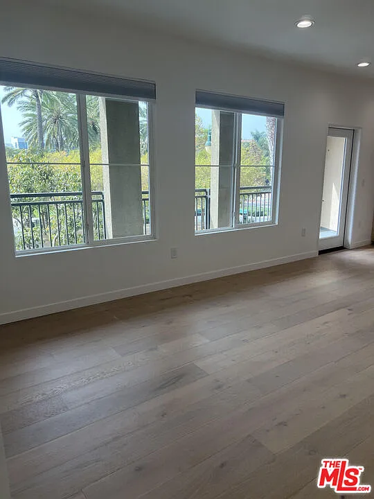 Building Photo - 6020 Seabluff Dr #205