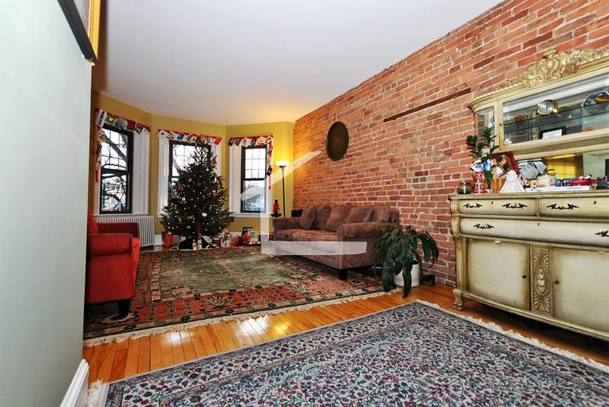 Building Photo - 1163 Commonwealth Ave #5E