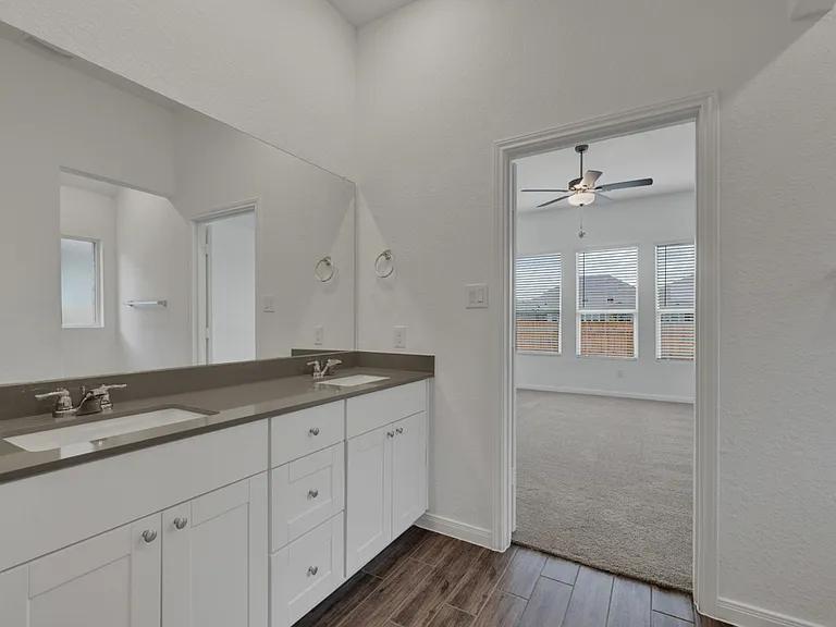 8929 James Bowie — Photo 15