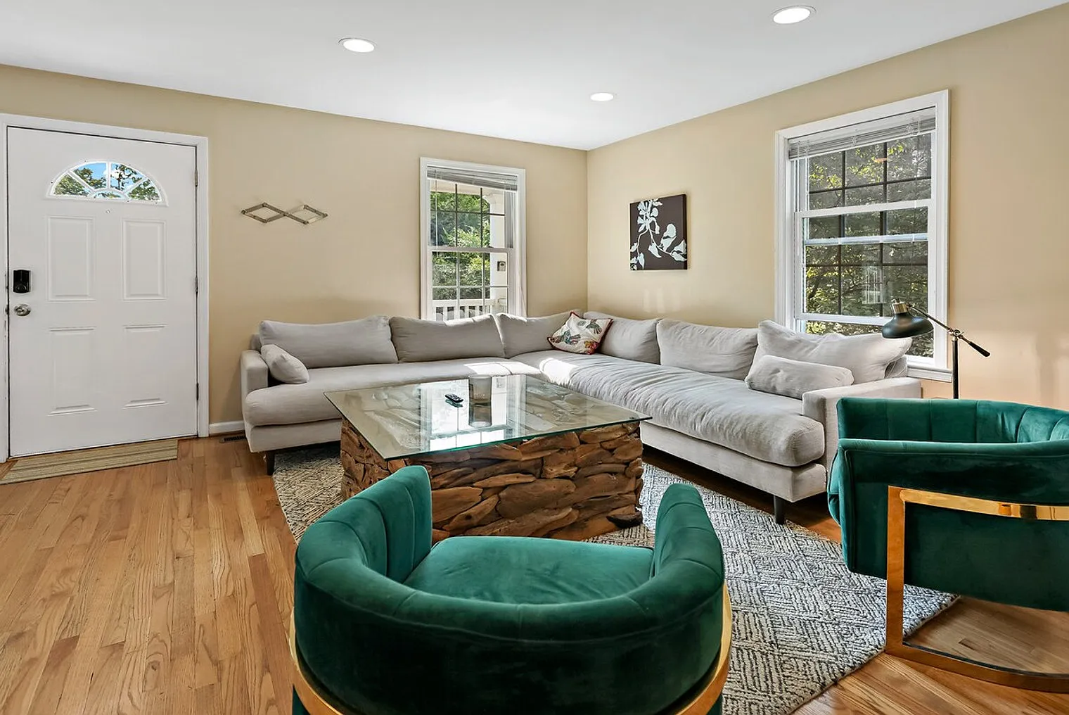 4 bed, 3.0 bath, $8,102 — Photo 2