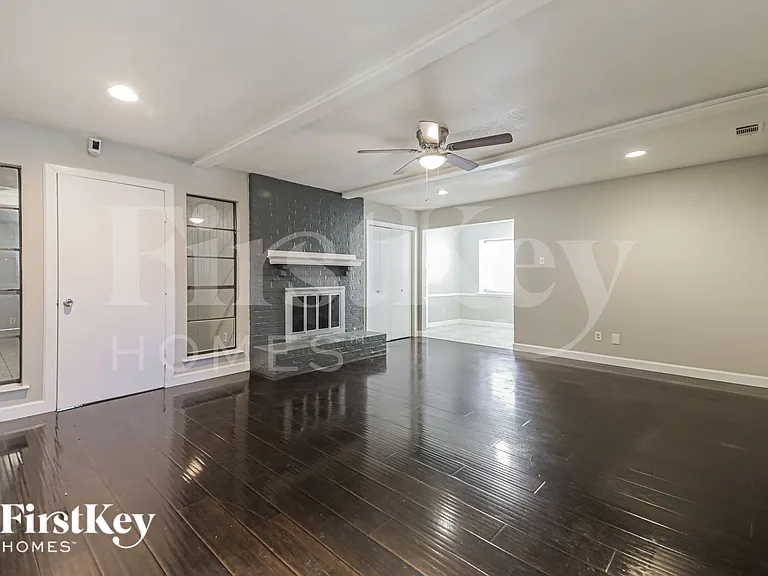 1309 Monterrey Dr — Photo 5