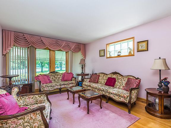 3rd image of 3008 East Ave