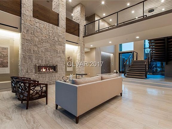 Living room 3