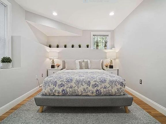 5th image of 192 Sydney St APT A