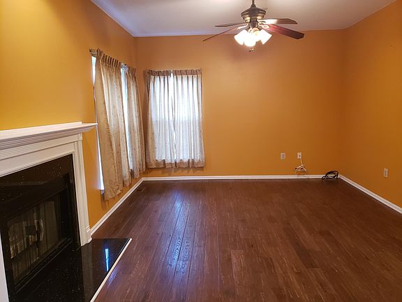 3rd image of 14 Lincoln Dr